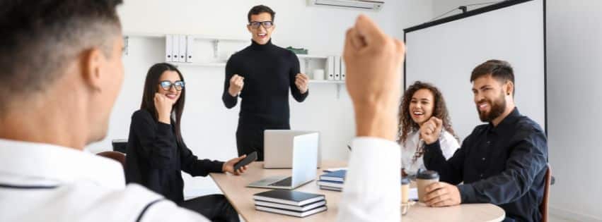 Desarrollando tu Círculo de Personas Vitamina: La Clave del Éxito y la Plenitud 1 - 27 Una red de manos entrelazadas, reflejando la conexión y el apoyo mutuo entre las personas vitamina. Juntos, brillamos más fuerte y alcanzamos nuevas alturas. ¡Confía en la fuerza de tu círculo de personas vitamina para iluminar tu camino hacia el éxito y la plenitud
